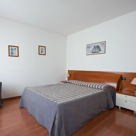 Aparthotel Urbanauts Minelli 4*