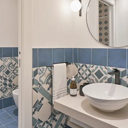 Urbanauts Minelli Aparthotel 4*