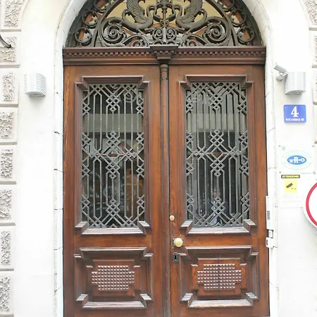 Aparthotel Urbanauts Minelli 4*