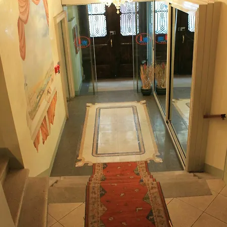 Urbanauts Minelli Aparthotel 4*
